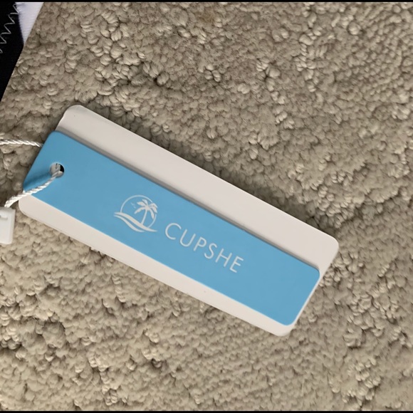 CUPSHE high waist bottoms - Picture 2 of 3